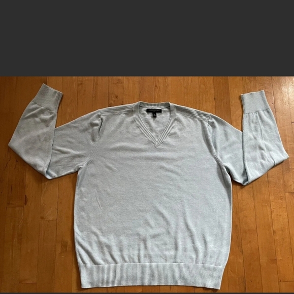 Banana Republic Men's Medium Light Blue V-Neck Sweater - Picture 10 of 12